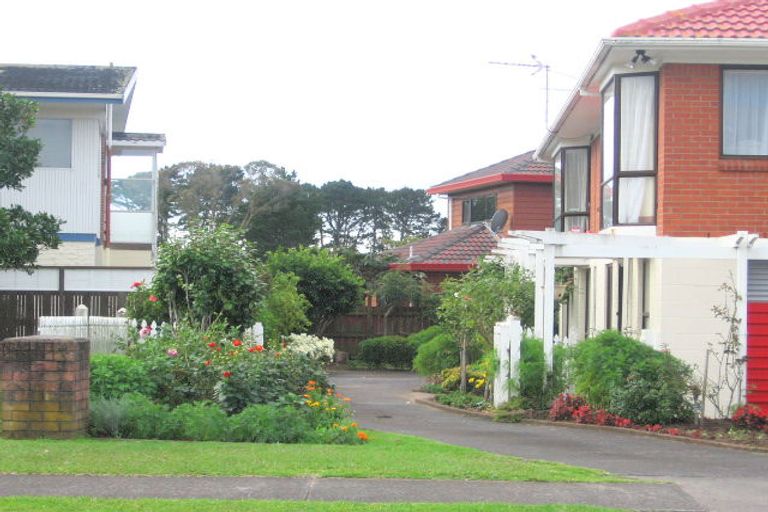 Photo of property in 2/27 Omana Road, Papatoetoe, Auckland, 2025