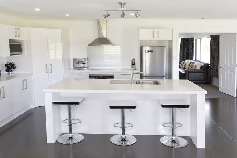 Photo of property in 1 Frood Street, Bulls, 4818