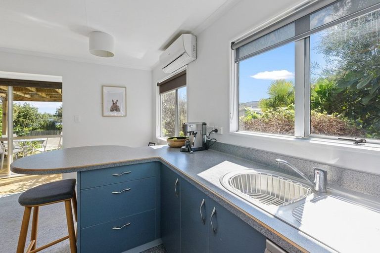 Photo of property in 4 Pio Pio Place, Waikanae Beach, Waikanae, 5036