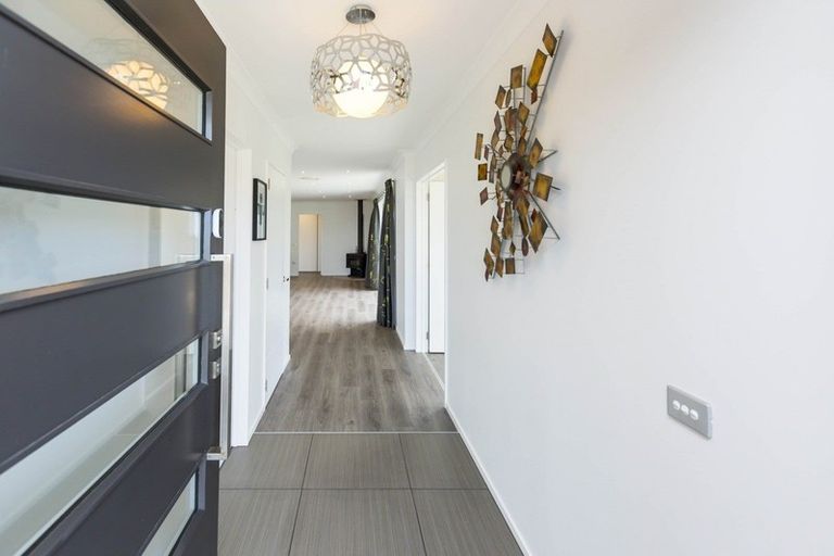 Photo of property in 6 Mount Marua Way, Timberlea, Upper Hutt, 5018