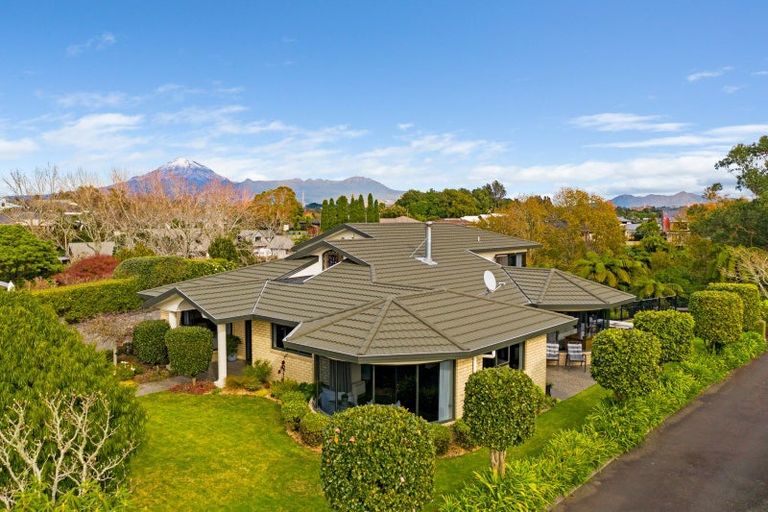 Photo of property in 22 Kinross Drive, Merrilands, New Plymouth, 4312