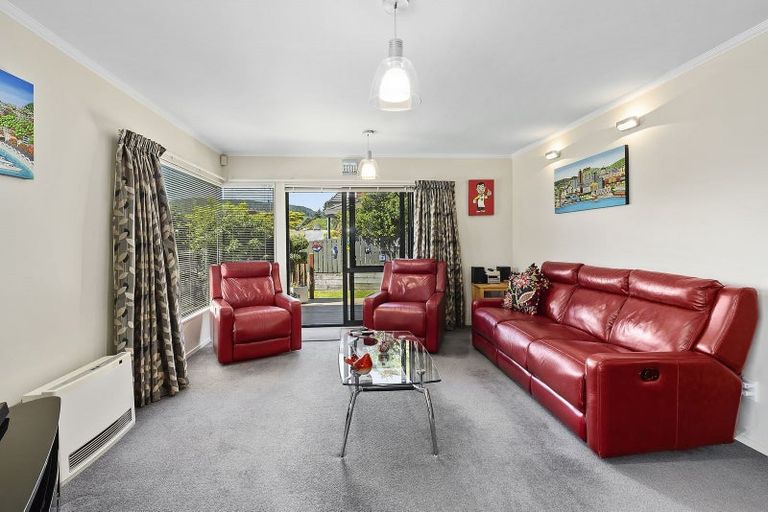 Photo of property in 95 Woodman Drive, Tawa, Wellington, 5028
