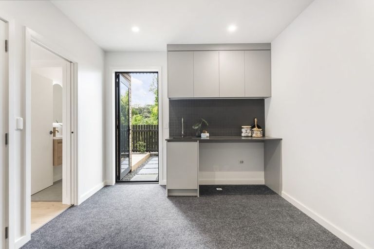 Photo of property in 26 Dawnhaven Drive, Te Atatu Peninsula, Auckland, 0610