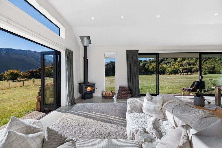 Photo of property in 54 Xenicus Rise, Glenorchy, 9372