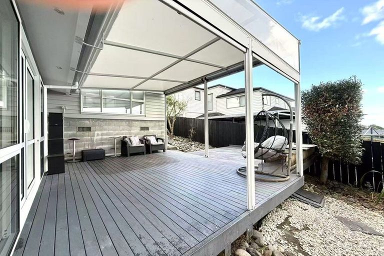 Photo of property in 240 Sturges Road, Henderson, Auckland, 0612