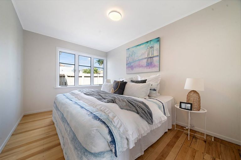 Photo of property in 48a Beaubank Road, Kelston, Auckland, 0602