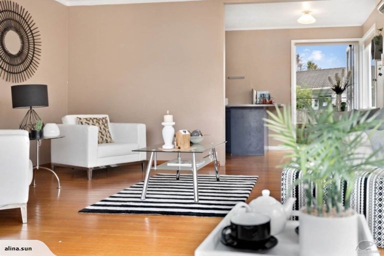 Photo of property in 10 Harry Ward Place, Henderson, Auckland, 0610