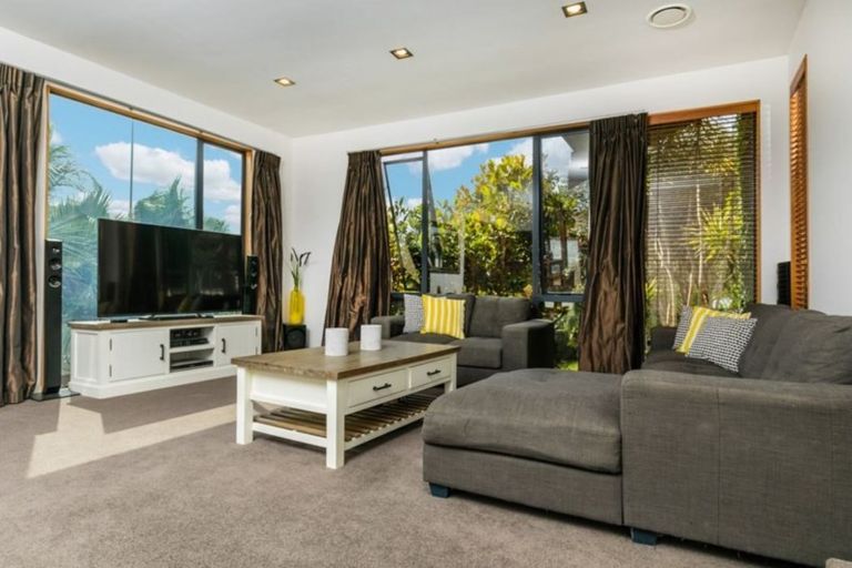 Photo of property in 2 Te Wharau Drive, Greenhithe, Auckland, 0632
