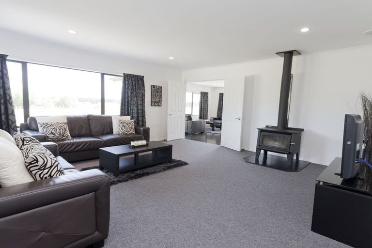 Photo of property in 1 Frood Street, Bulls, 4818