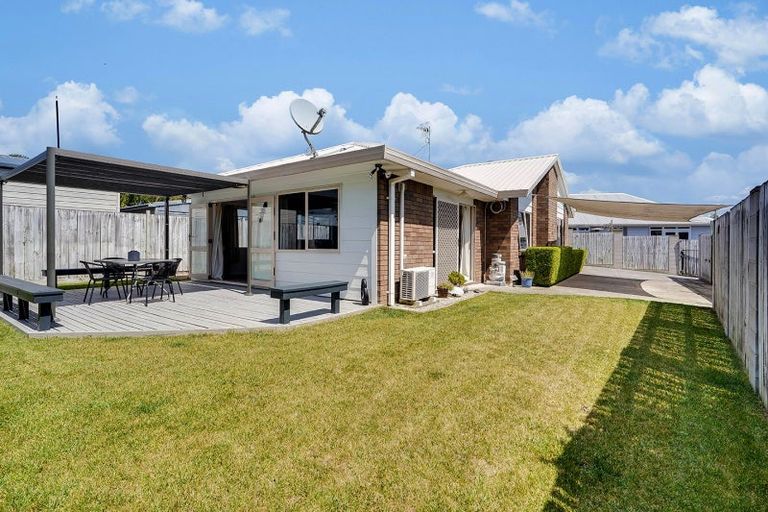 Photo of property in 21 Caulfield Place, Nawton, Hamilton, 3200