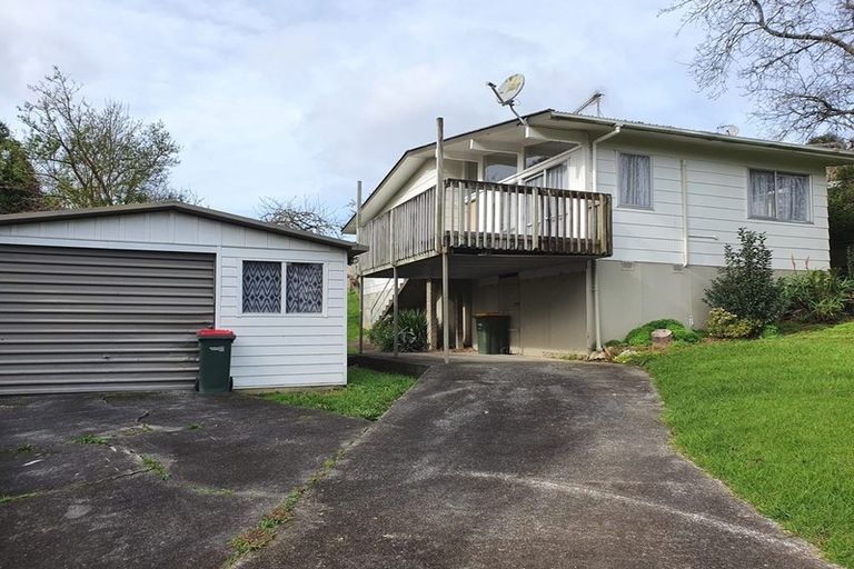 Photo of property in 3 Garton Drive, Massey, Auckland, 0614