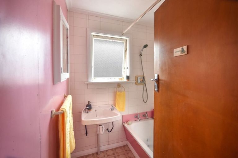 Photo of property in 320 Kenmure Road, Kenmure, Dunedin, 9011