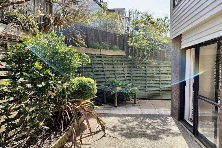 Photo of property in 15a Shastri Terrace, Khandallah, Wellington, 6035