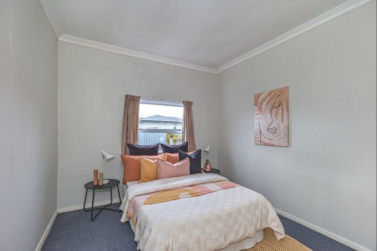 Photo of property in 1 Quinn Road, Levin, 5510