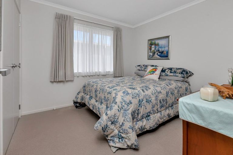 Photo of property in 6 Kamahi Place, One Tree Point, 0118