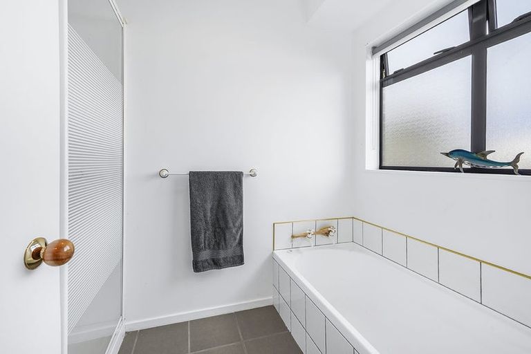 Photo of property in 5 Guernsey Place, Grandview Heights, Hamilton, 3200