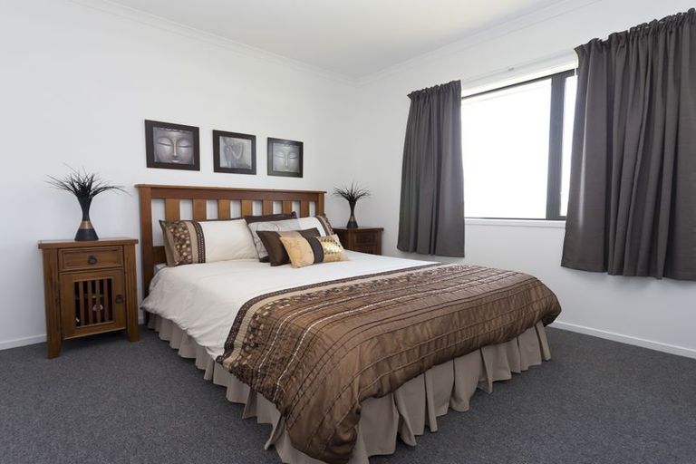 Photo of property in 1 Frood Street, Bulls, 4818