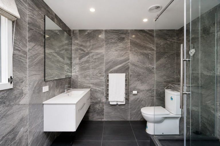 Photo of property in 77 Avondale Road, Taradale, Napier, 4112