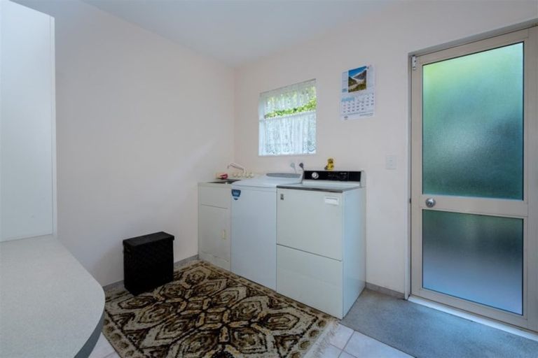 Photo of property in 9a Orchard Road, Browns Bay, Auckland, 0630