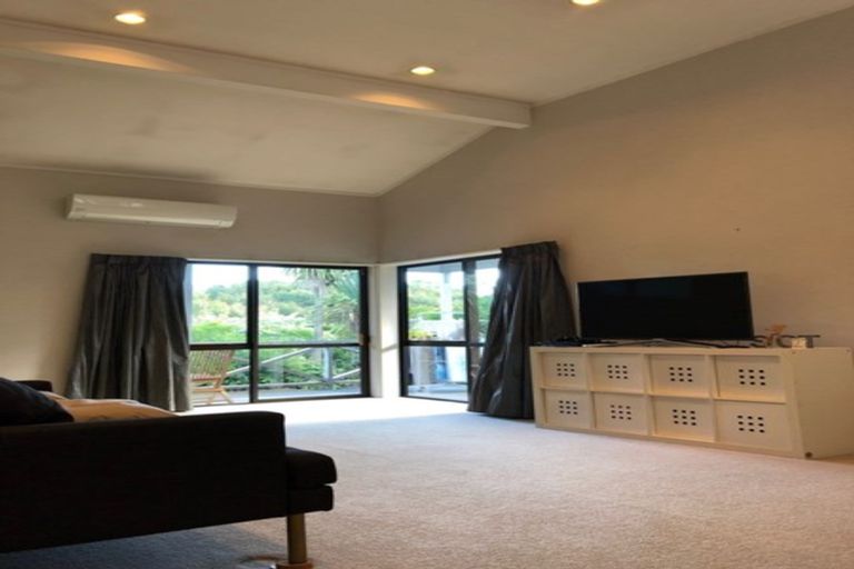 Photo of property in 27 Pinewood Grove, Botany Downs, Auckland, 2010