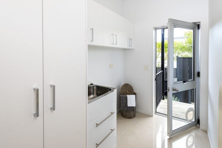 Photo of property in 12 Tranquility Rise, Mellons Bay, Auckland, 2014