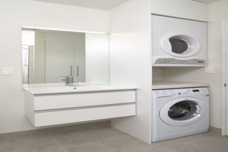 Photo of property in Riverena Flats, 377 Barbadoes Street, Christchurch Central, Christchurch, 8011