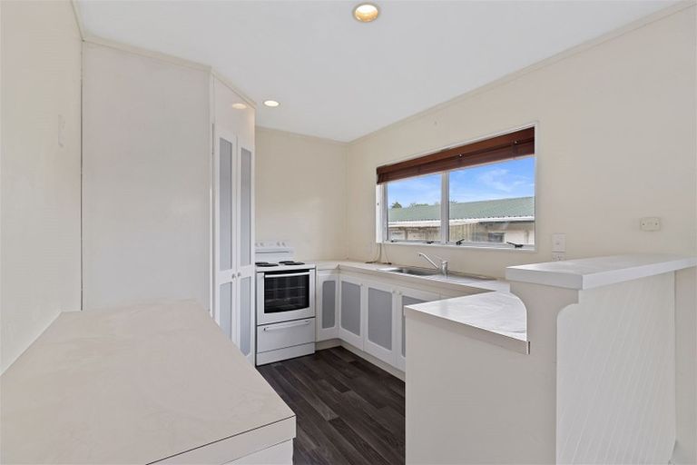 Photo of property in 1/27 Woodglen Road, Glen Eden, Auckland, 0602