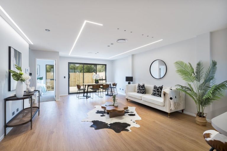 Photo of property in 19 Taipahitini Road, Rosehill, 2113