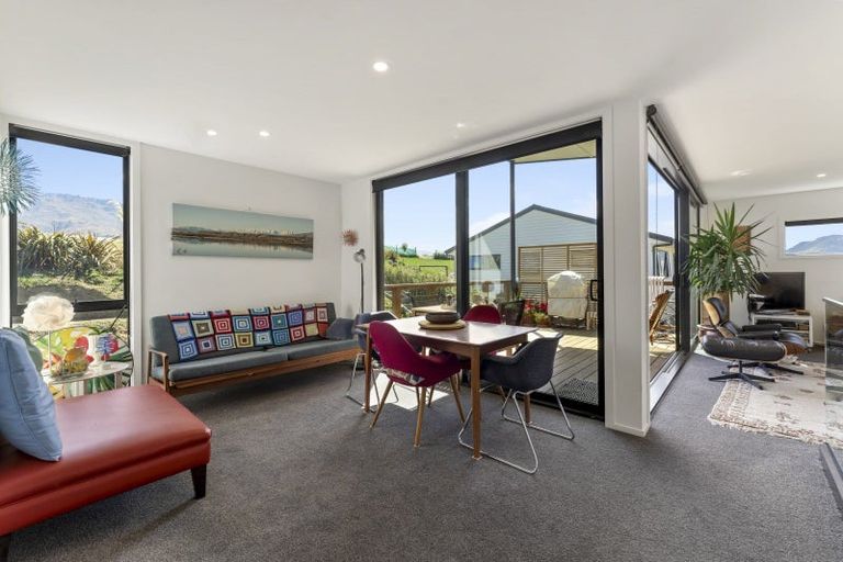 Photo of property in 33 Stratford Drive, Mount Pisa, Cromwell, 9383