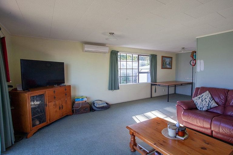 Photo of property in 8 Hamua Place, Waitara, 4320