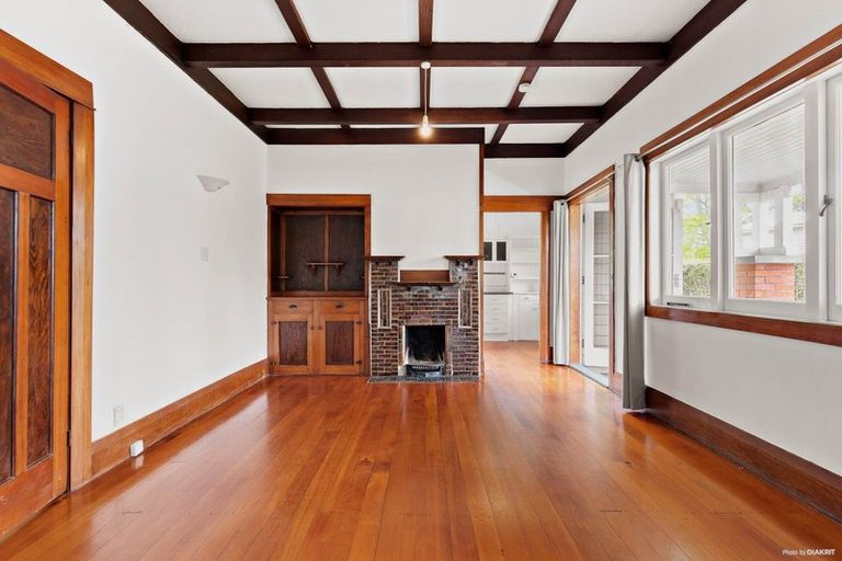 Photo of property in 49 Maungakiekie Avenue, Greenlane, Auckland, 1051