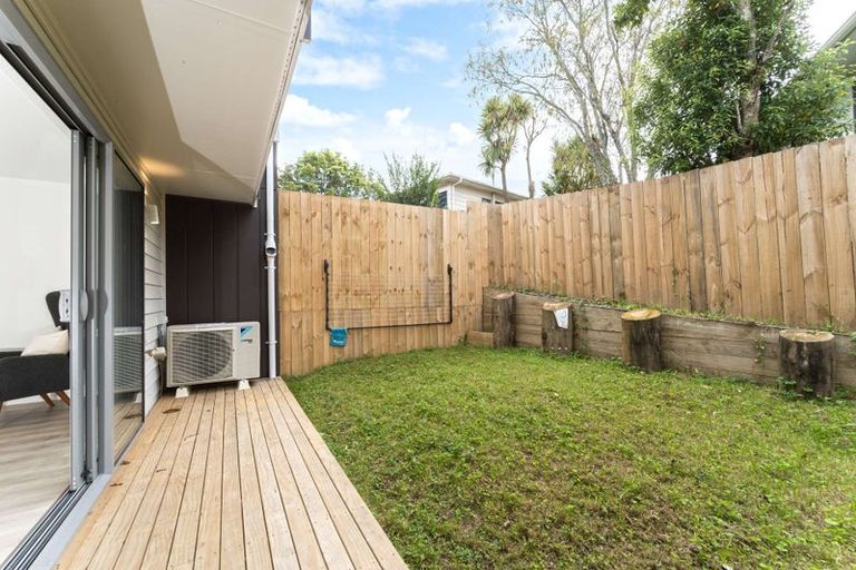 Photo of property in 6d Buisson Glade, West Harbour, Auckland, 0618