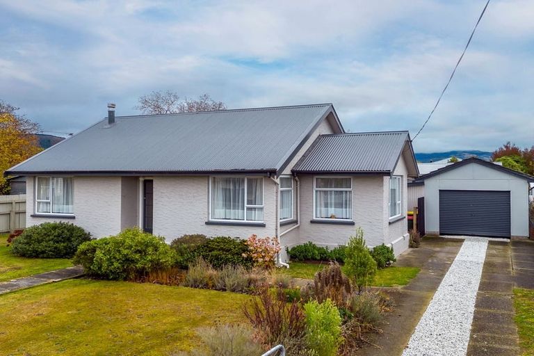 Photo of property in 16 Edward Street, Waimate, 7924