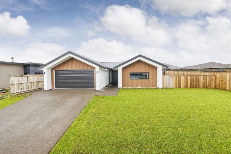 Photo of property in 202 Pacific Drive, Fitzherbert, Palmerston North, 4410