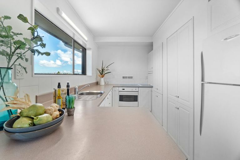 Photo of property in 1/965 Beach Road, Torbay, Auckland, 0630