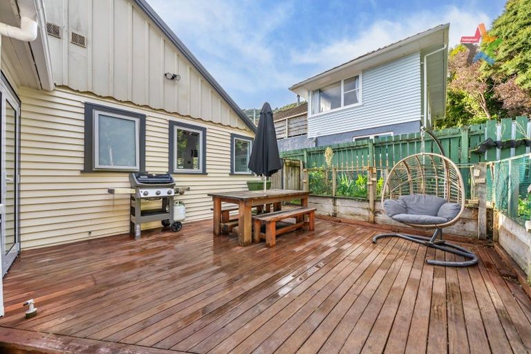 Photo of property in 225 Whites Line East, Waiwhetu, Lower Hutt, 5010