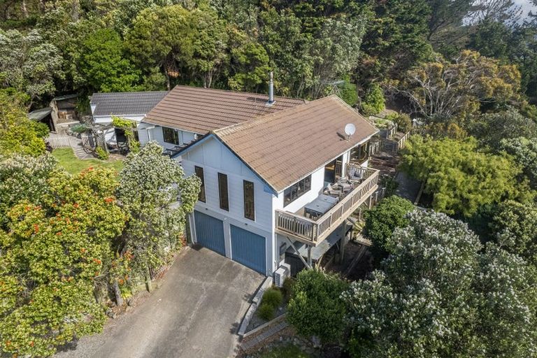 Photo of property in 104 Airlie Road, Plimmerton, Porirua, 5026