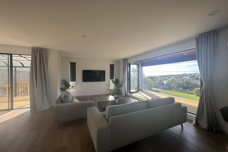 Photo of property in 25 Kiteroa Terrace, Rothesay Bay, Auckland, 0630