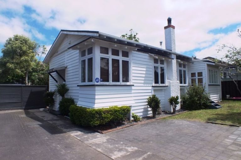 Photo of property in 34 Onewa Road, Northcote Point, Auckland, 0627