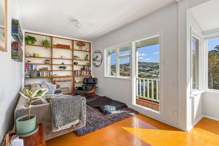 Photo of property in 97 Northland Road, Northland, Wellington, 6012