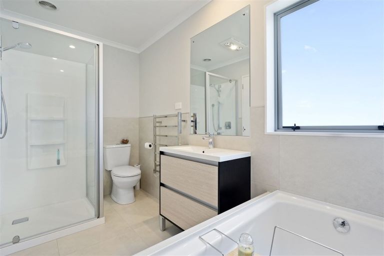 Photo of property in 2 Briddock Way, Swanson, Auckland, 0614