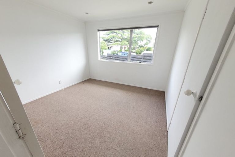 Photo of property in 12 Lipton Grove, Opaheke, Papakura, 2113