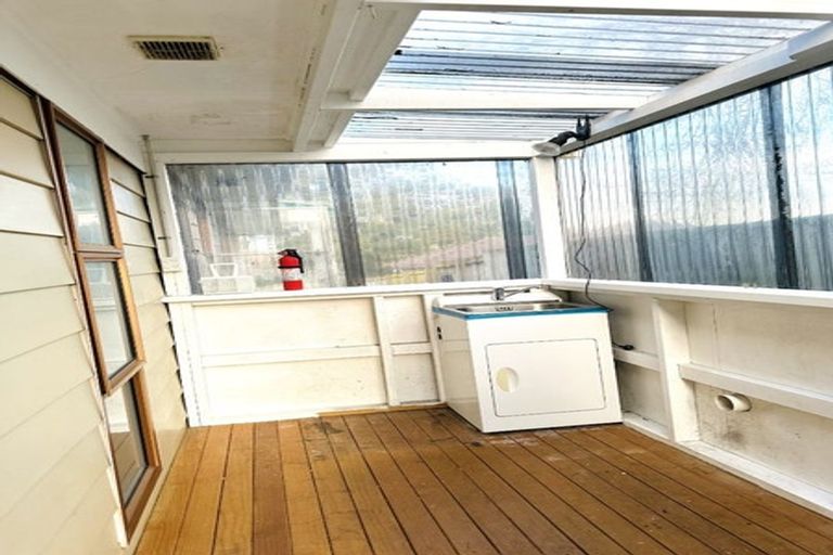 Photo of property in 2/13 Phoenix Place, Papatoetoe, Auckland, 2025