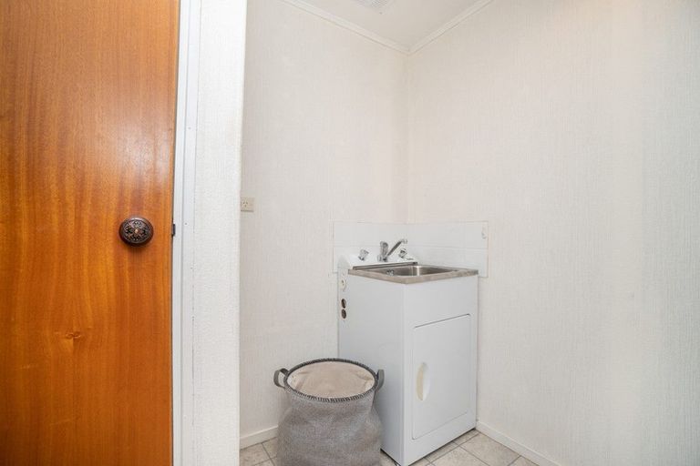 Photo of property in 24 Chelwood Street, Takaro, Palmerston North, 4412