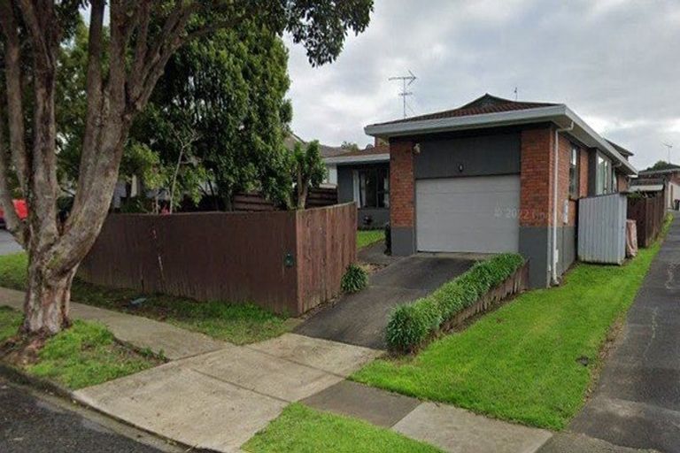 Photo of property in 2/14a Kurnell Drive, Botany Downs, Auckland, 2010