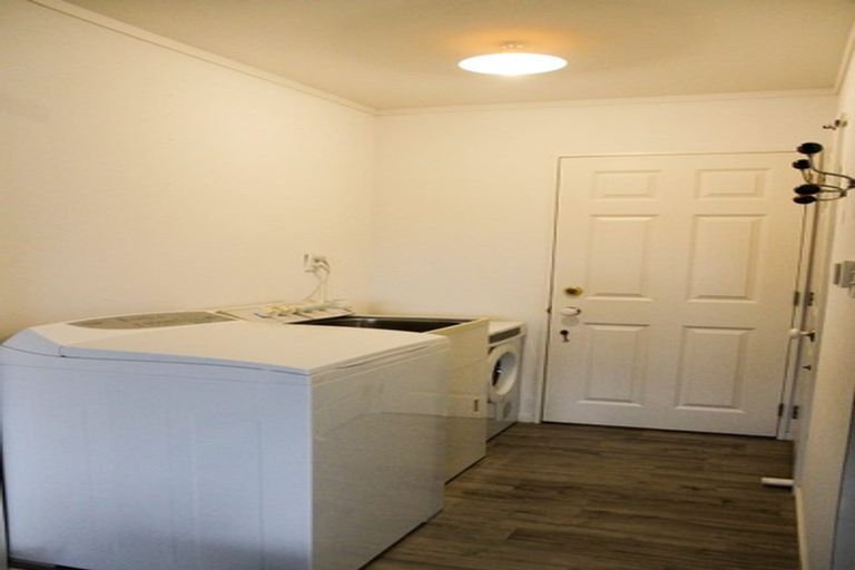 Photo of property in 16 Claridge Place, Taradale, Napier, 4112