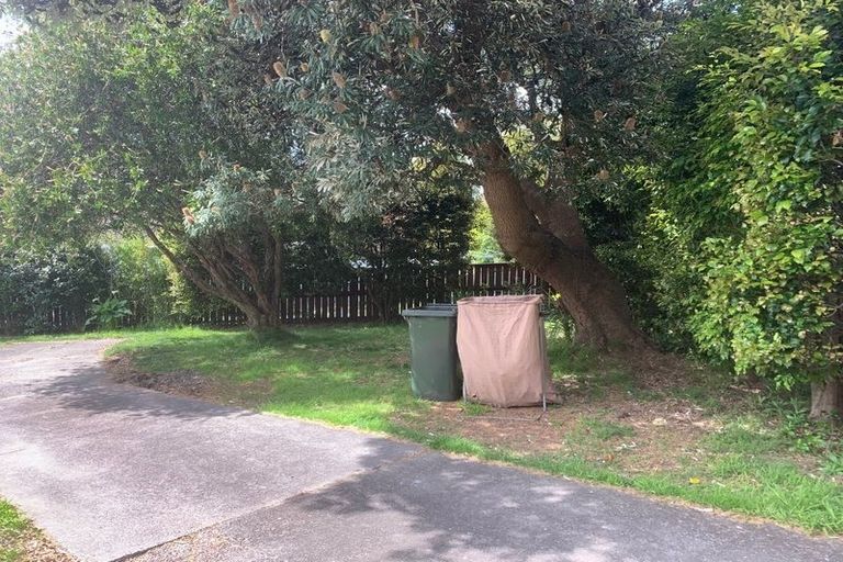 Photo of property in 11 Cockayne Crescent, Sunnynook, Auckland, 0620