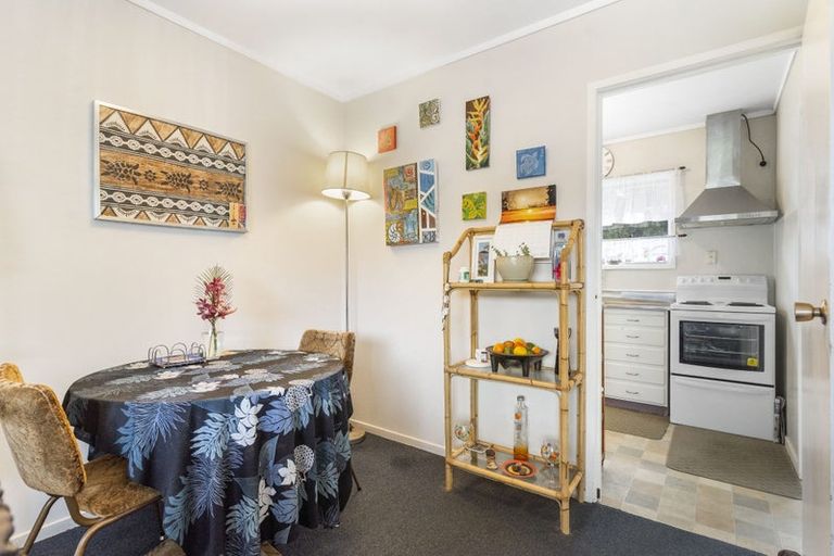 Photo of property in 2/729 Te Atatu Road, Te Atatu Peninsula, Auckland, 0610