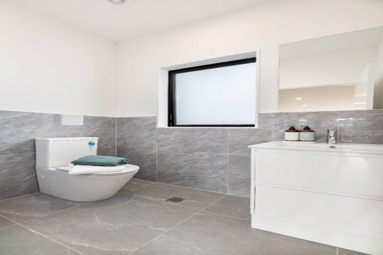 Photo of property in 10 Kari Lane, Kumeu, 0810