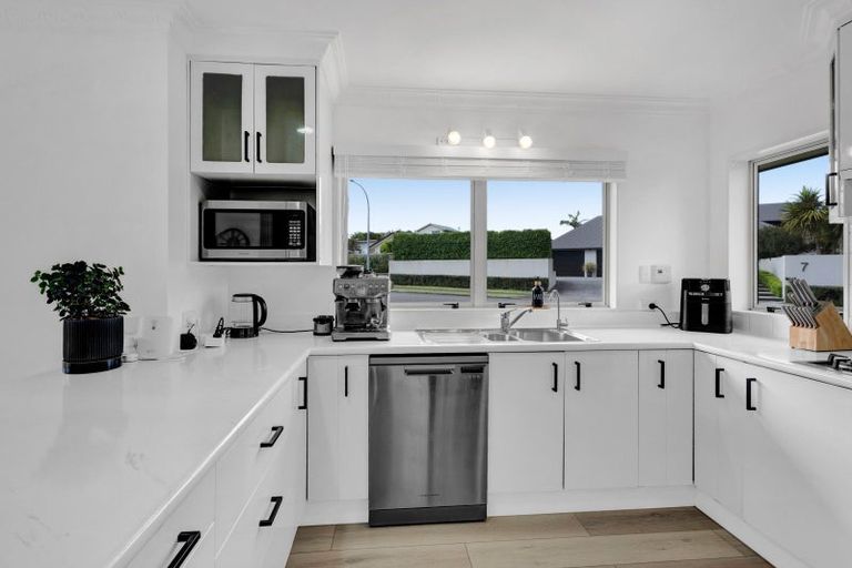 Photo of property in 4 Adam Lile Drive, Highlands Park, New Plymouth, 4312